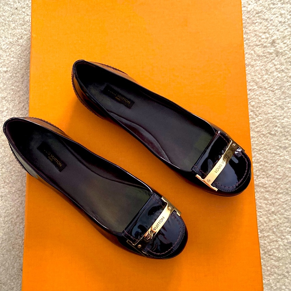 Authentic Bordeaux patent leather Louis Vuitton flat with gold hardware.